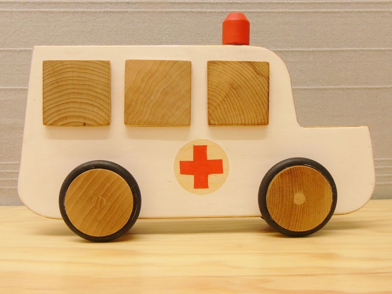 dienblad Haalbaarheid Specimen Handgemaakte houten speelgoed ambulance